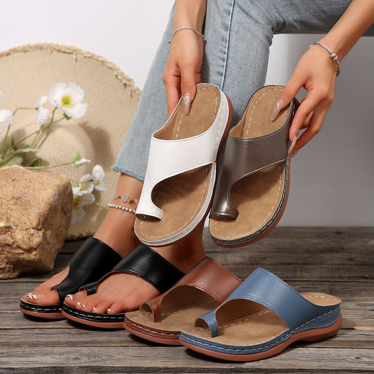 Damen Zehentrenner mit eleganter Metallic-Oberfläche und gepolstertem Fußbett R&B