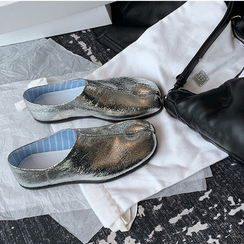 Damen Mokassins mit schimmernder Metall-Oberfläche und komfortablem Fußbett