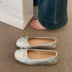 Damen flache Ballerinas mit glänzender Oberfläche und dekorativem Schleifenelement R&B