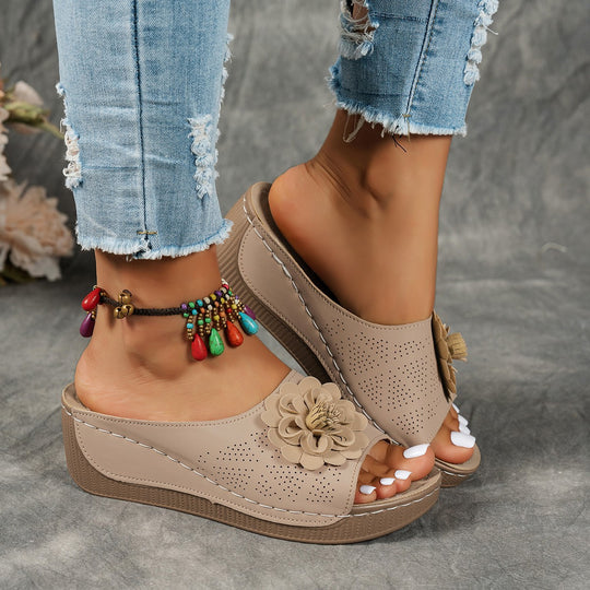 Damen Wedge-Sandaletten mit floralen Akzenten und komfortablem Fußbett R&B