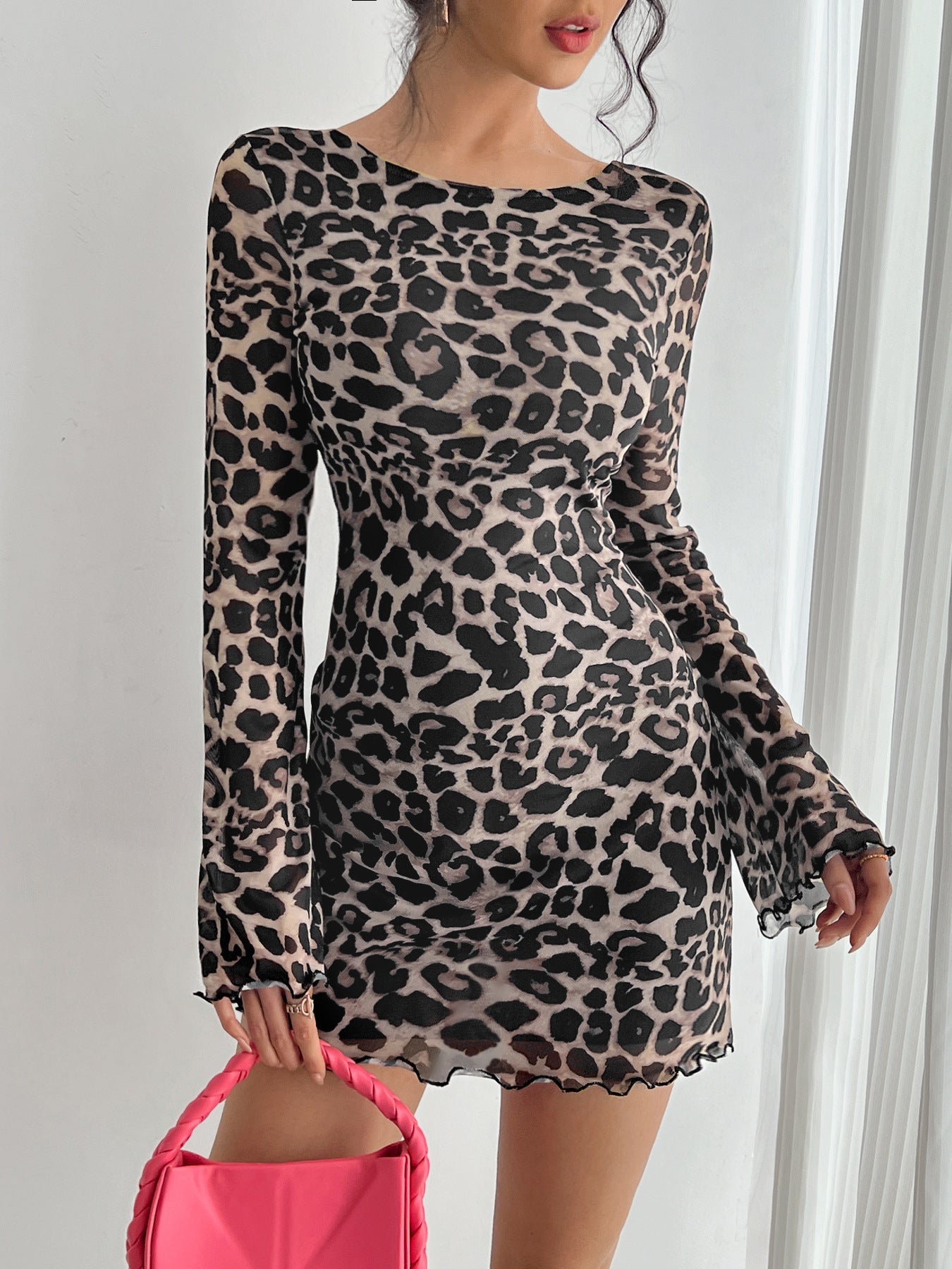 Damen Minikleid aus leichter Rückenfreier Spitze mit Leopardenmuster R&B