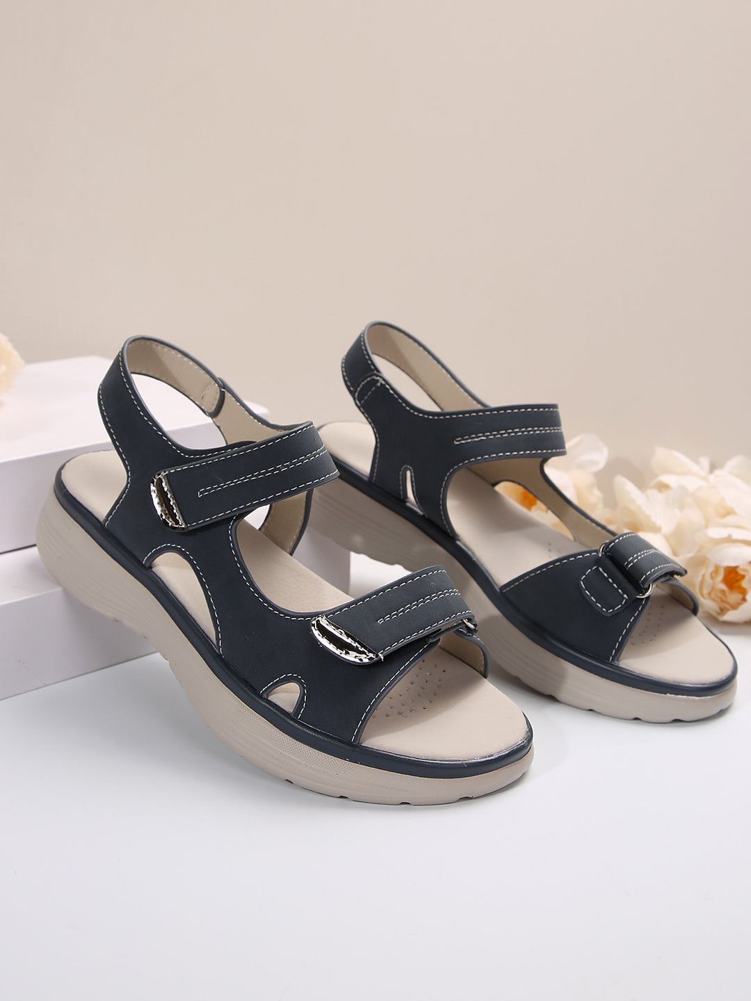 Damen Komfortable Riemensandalen mit verstellbarem Klettverschluss und ergonomischer Sohle R&B