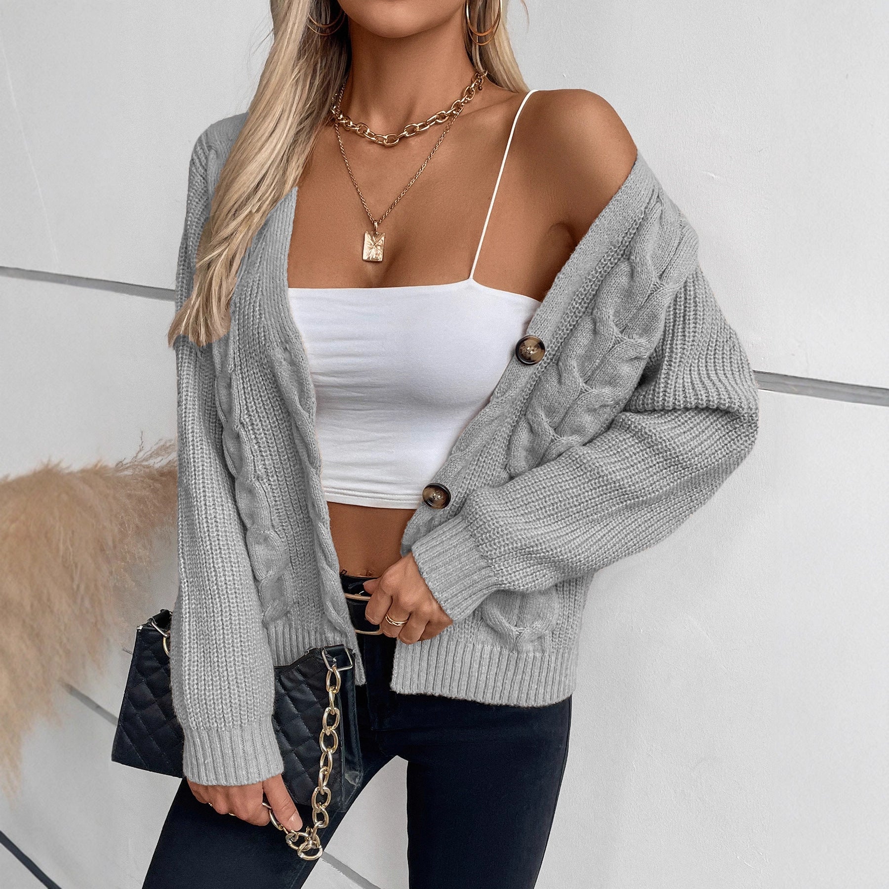 Damen Strickjacke mit Zopfmuster und Knopfdetails