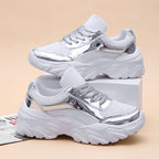 Damen Sportliche Sneakers mit metallischer Oberfläche und optimaler Dämpfung