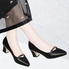 Damen Elegante Pumps mit trendy Absatz und modischem Schmuckdetail R&B