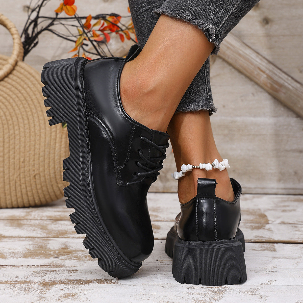 Damen Schnürer mit robuster Profilsohle und elegantem Design R&B