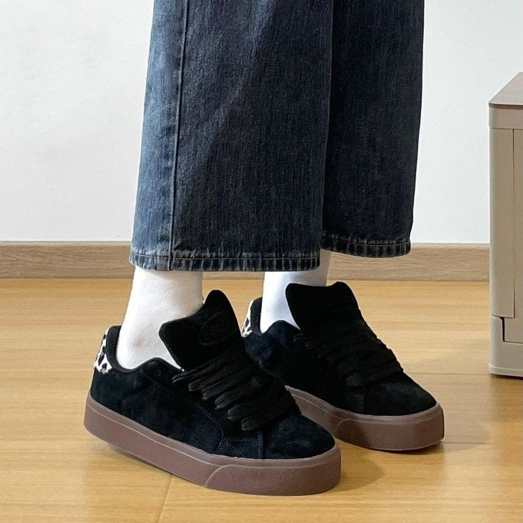 Damen Sneakers im sportiven Design mit weichem Veloursleder und modischen Akzenten R&B