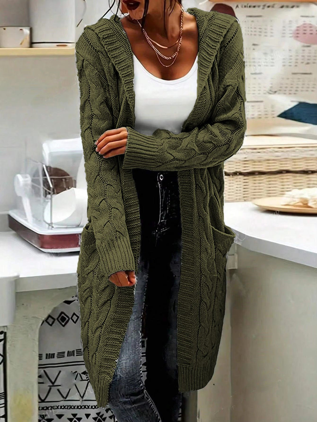 Damen Strickjacke im lässigen Langschnitt mit Zopfmuster und praktischen Taschen R&B