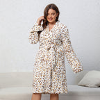 Damen Flauschiger Leoprint Bademantel mit Gürtel R&B