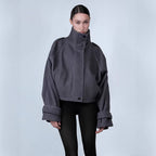 Damen Modische oversized Jacke mit hohem Kragen und dekorativen Knopfdetails R&B