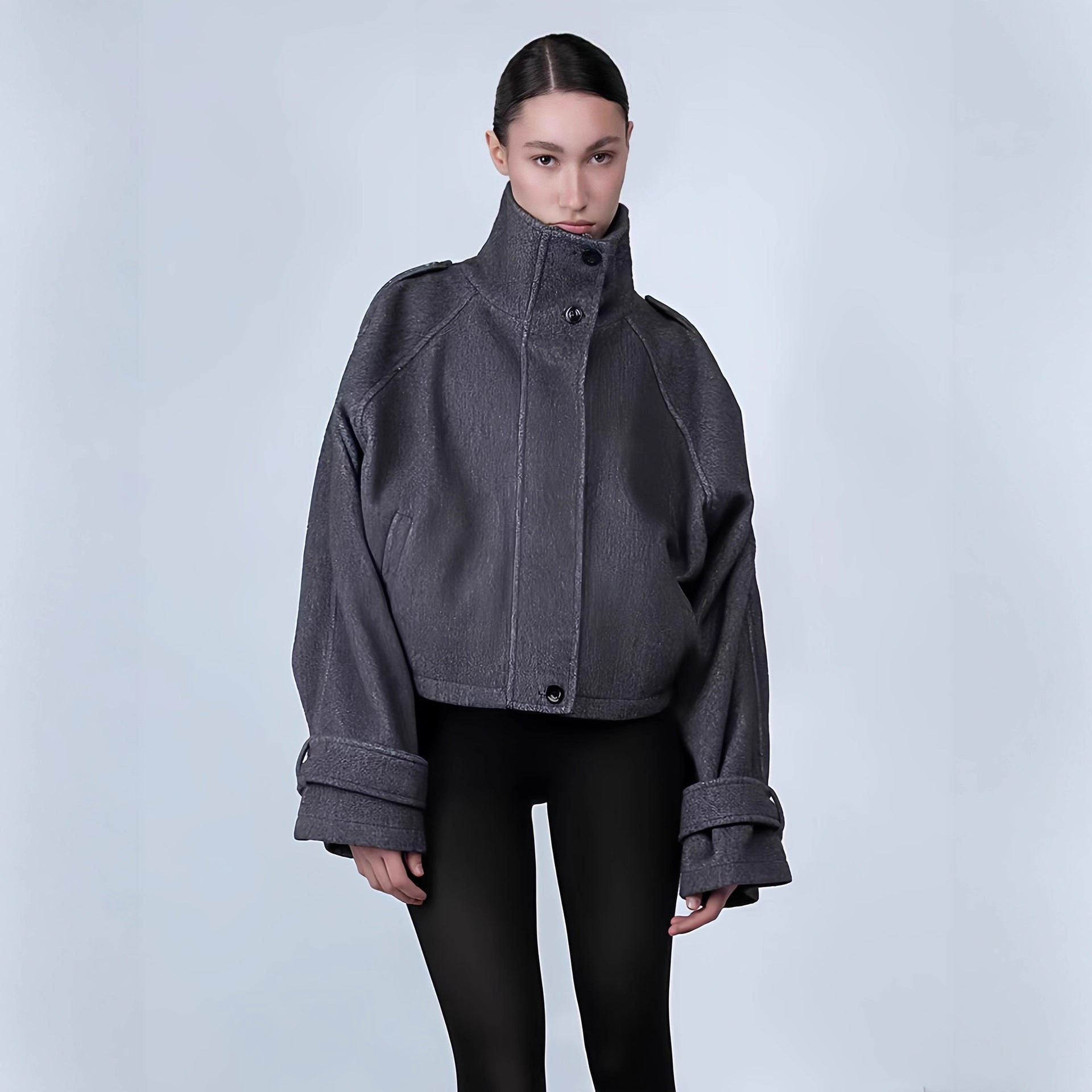 Damen Modische oversized Jacke mit hohem Kragen und dekorativen Knopfdetails R&B