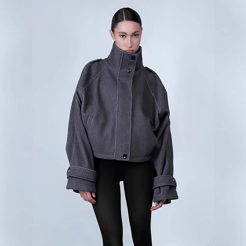 Damen Modische oversized Jacke mit hohem Kragen und dekorativen Knopfdetails R&B