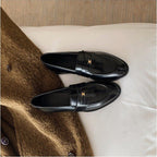 Damen Elegante Mokassins mit goldener Schnallenverzierung
