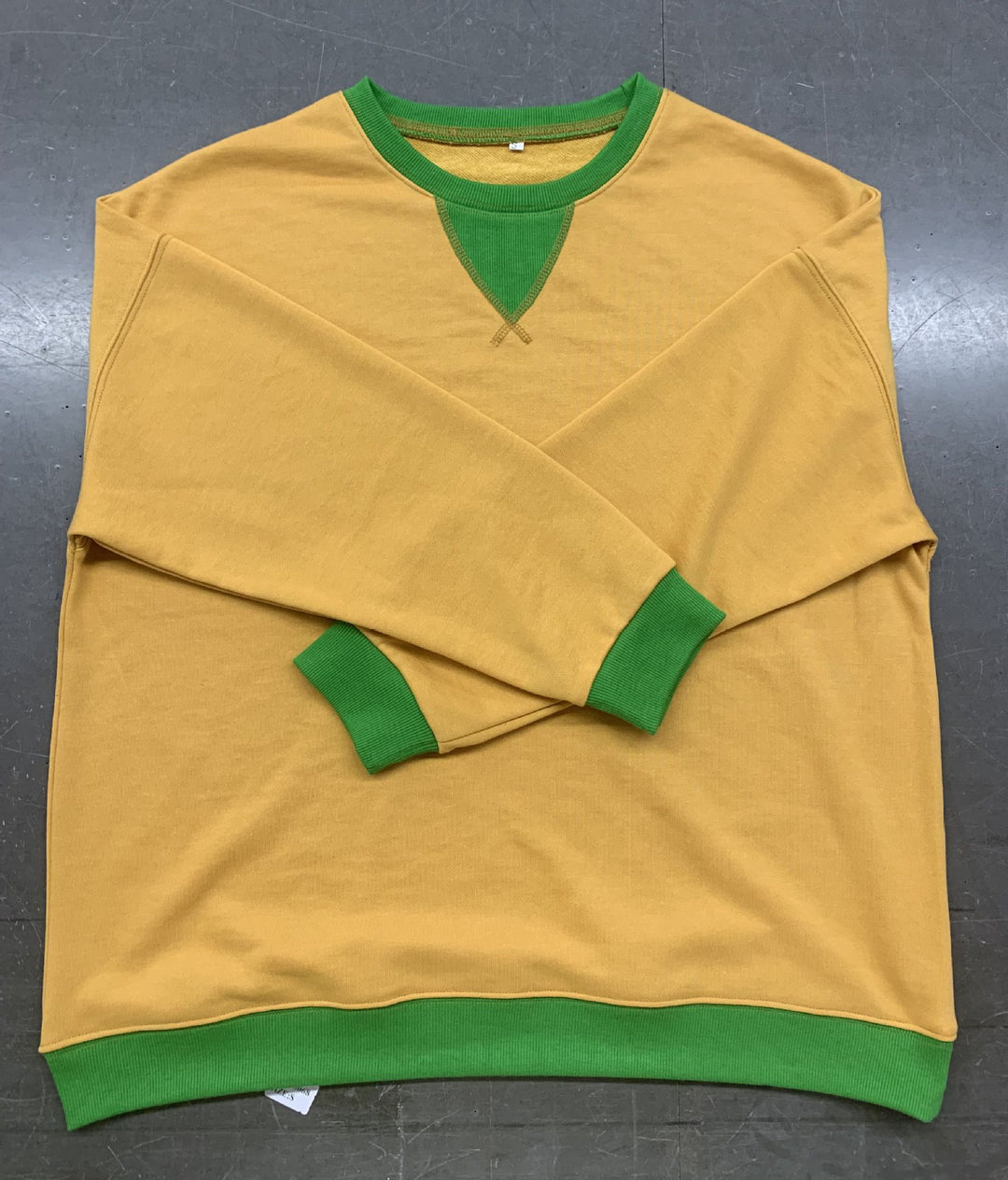 Damen lässiges Sweatshirt mit V-Ausschnitt und Kontrastbündchen R&B