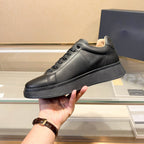 Damen Hochwertige Sneakers aus geschmeidigem Leder mit gepolsterter Sohle R&B
