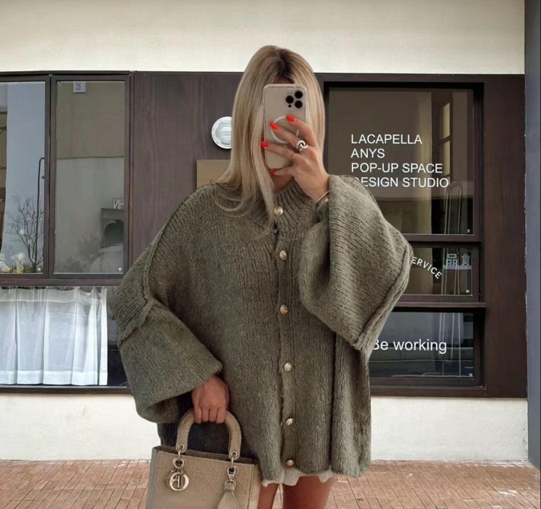 Damen Strickjacke mit weiten Ärmeln und Knopfdetails R&B