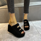 Damen Wedge-Pantoletten mit breiten Riemen und komfortablem Fußbett R&B