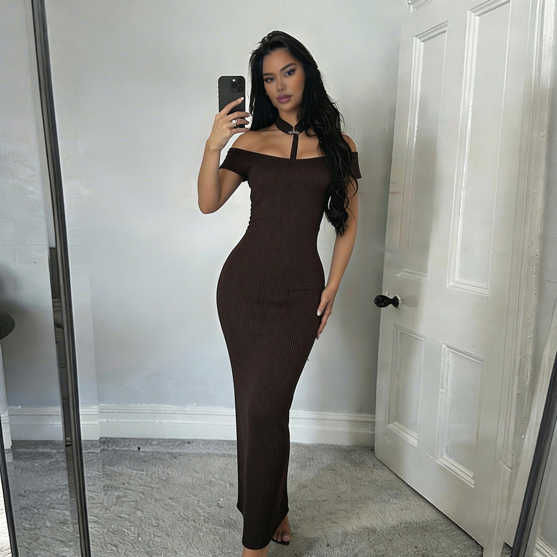 Damen Off-Shoulder Maxikleid mit elegantem Choker R&B
