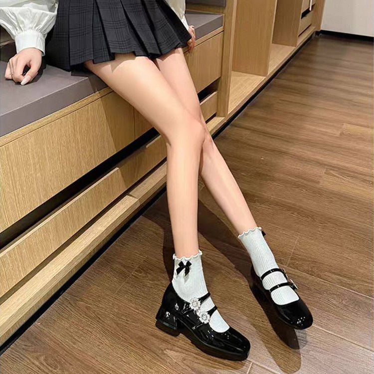Damen elegante Ballerinas mit modischen Querriemchen und funkelnden Schmuckdetails R&B