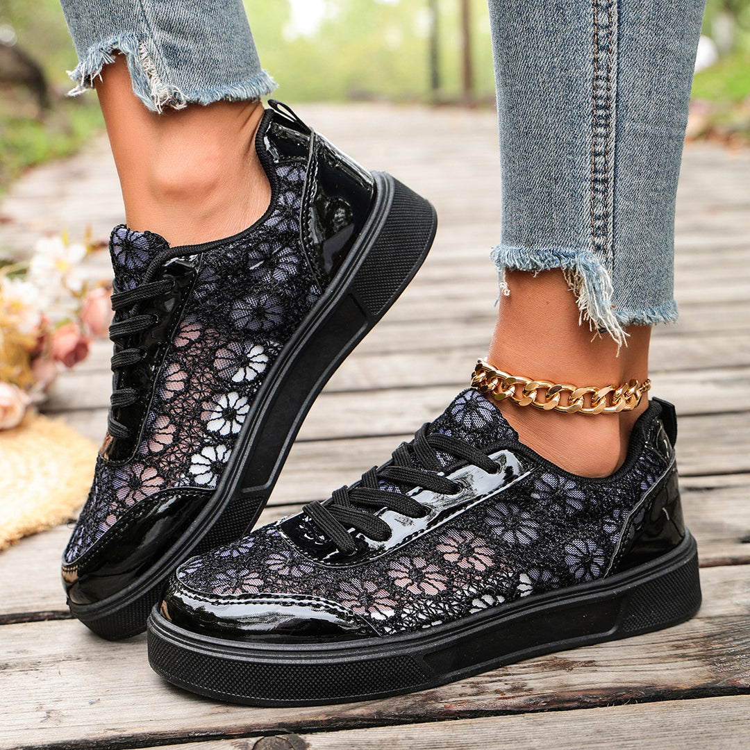 Damen Sneaker mit floralem Spitzen-Design und glänzender Oberflächenstruktur R&B