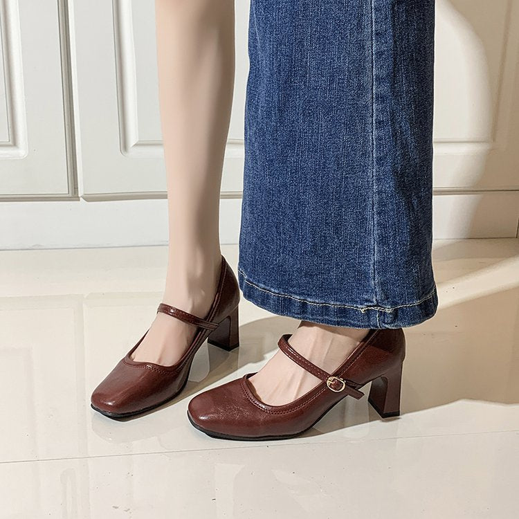 Damen Pumps mit elegantem Absatz und Riemen R&B
