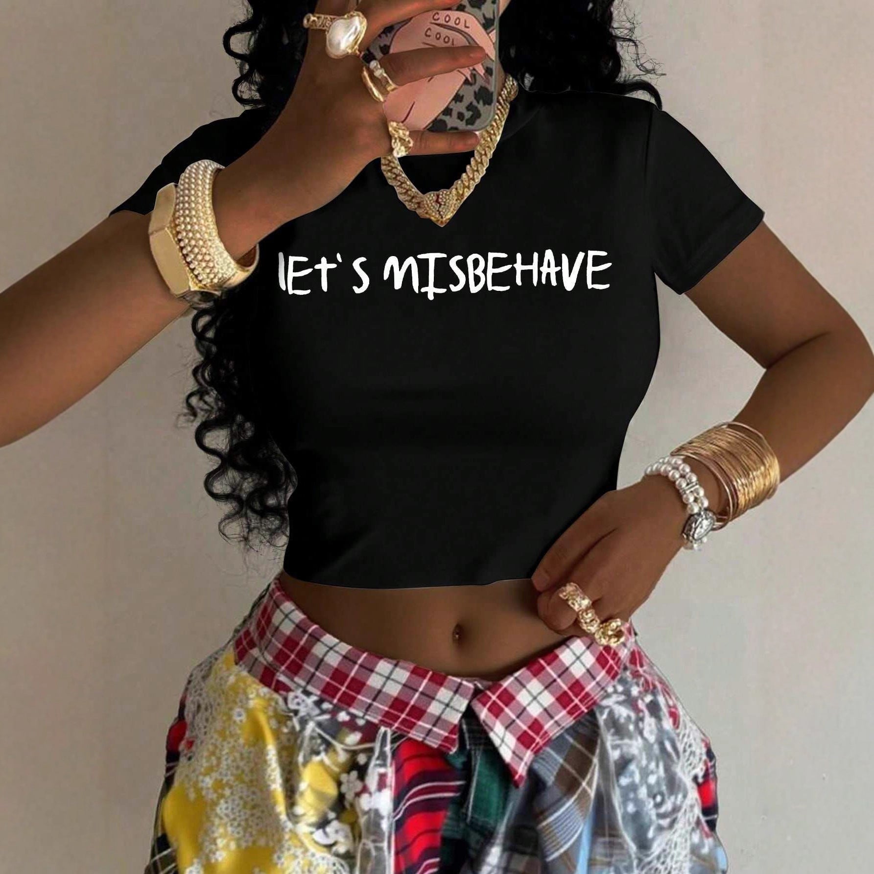 Damen Crop-Top mit aufregendem Statementdruck und figurbetontem Schnitt R&B