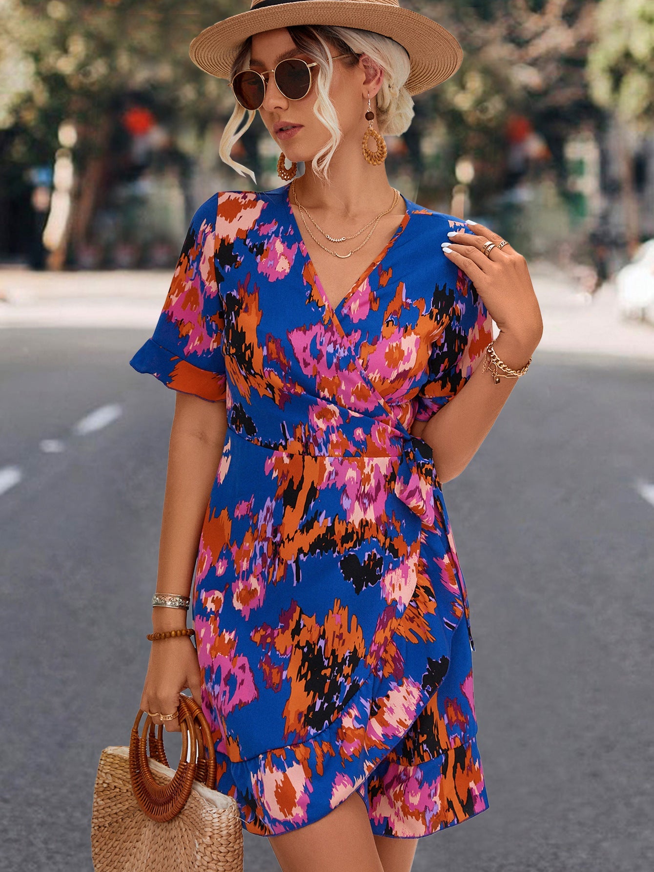 Damen Wickelkleid mit floralen Akzenten und elegantem Taillengurt R&B
