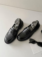 Damen Loafers aus hochwertigem Leder mit modischem Sternen-Detail und bequemer Sohle R&B