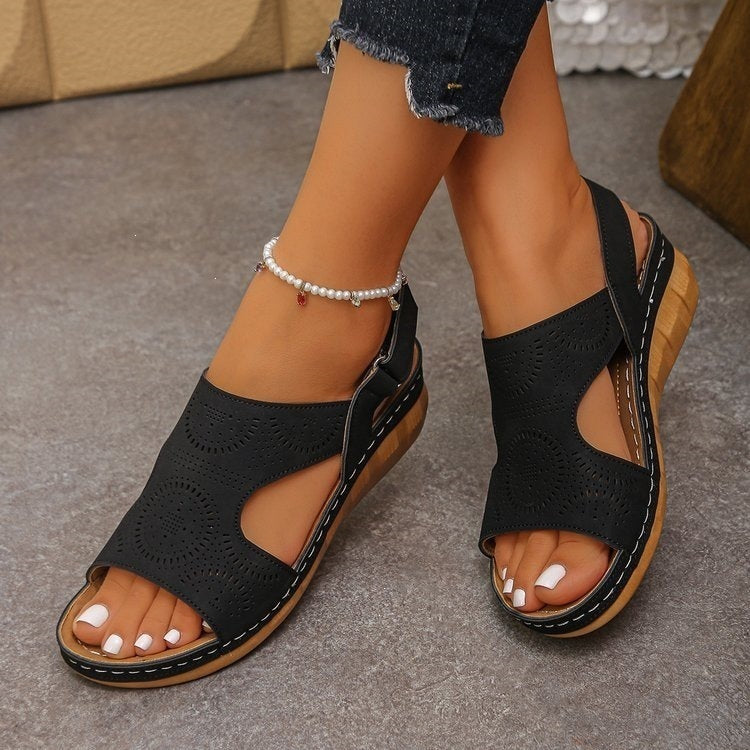 Damen Wedge-Sandalen mit komfortablem Fußbett und atmungsaktiven Ausschnitten R&B