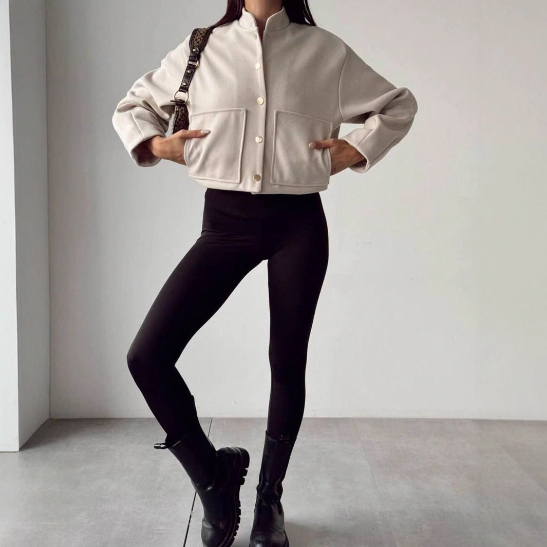 Damen modische kurz geschnittene Jacke mit praktischen Taschen R&B