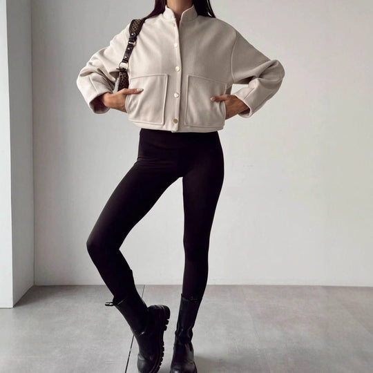 Damen modische kurz geschnittene Jacke mit praktischen Taschen R&B