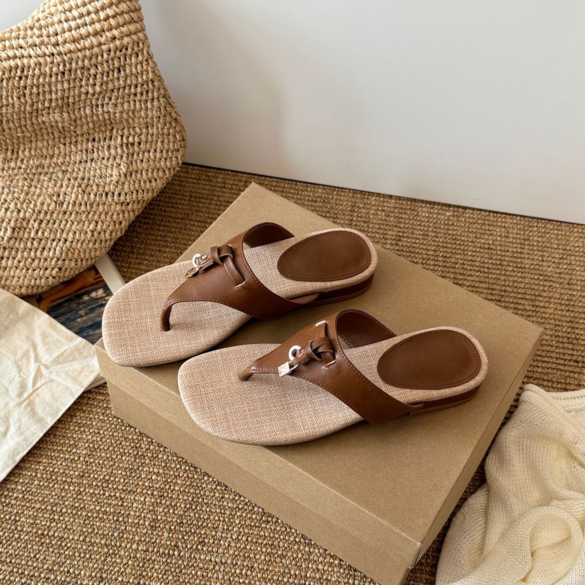 Damen Komfortable Zehentrenner-Sandalen mit ergonomischem Fußbett und modischem Riemendesign