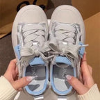 Damen Sportliche Sneaker mit atmungsaktiver Mesh-Oberfläche und innovativen Schnürdetails R&B