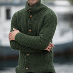 Herren Strickjacke mit dekorativem Zopfmuster und praktischem Stehkragen R&B