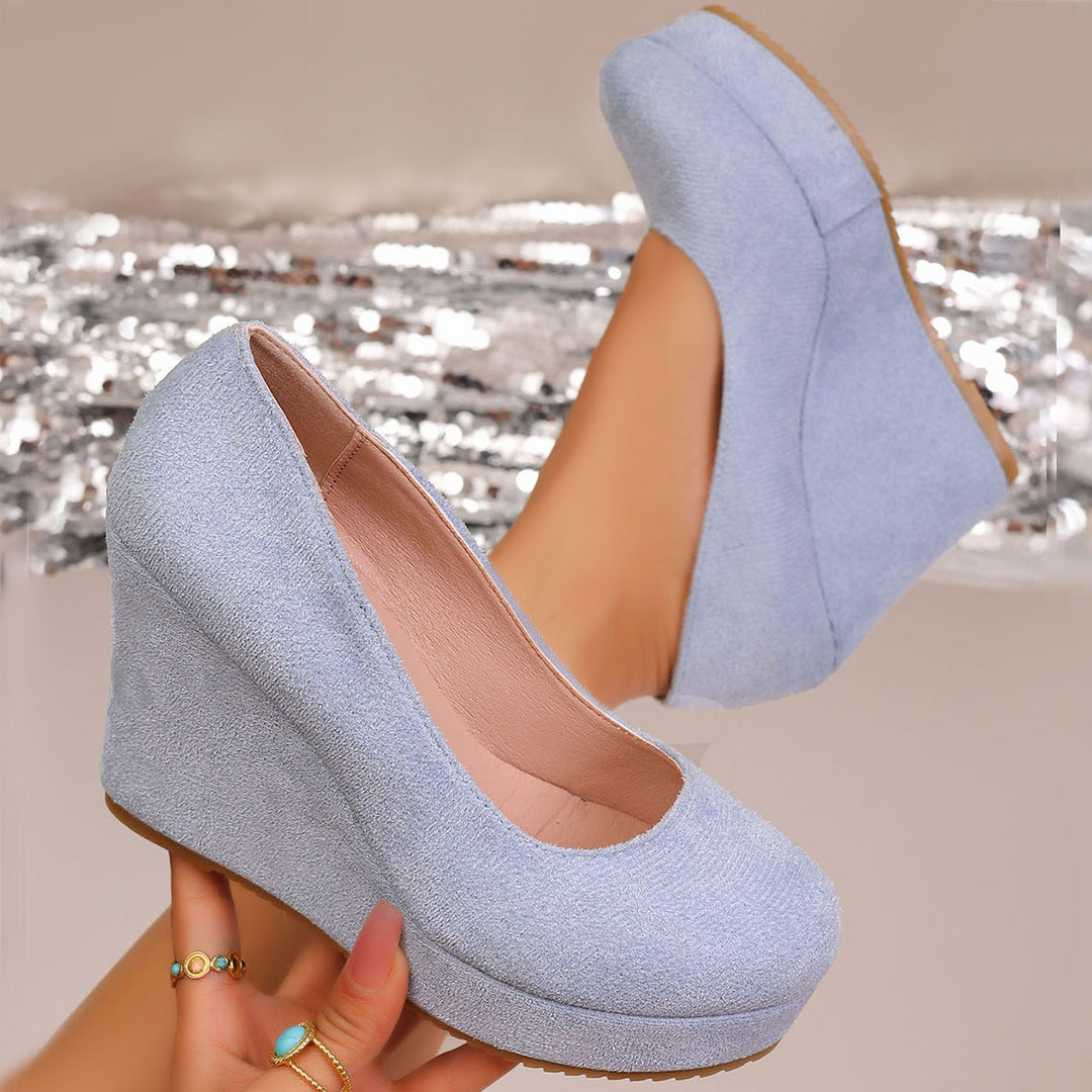 Damen Wedge-Pumps mit zierlichem Riemen und glänzendem Akzent R&B