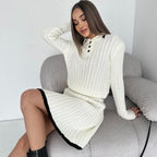 Damen Strickkleid mit feiner Zopfmusterung und hohem Kragen