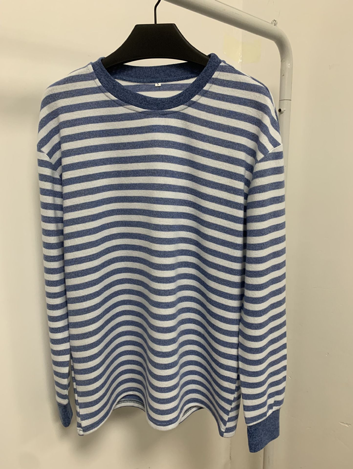 Damen bequemes Langarmshirt mit gestreiftem Design und Rundhalsausschnitt R&B