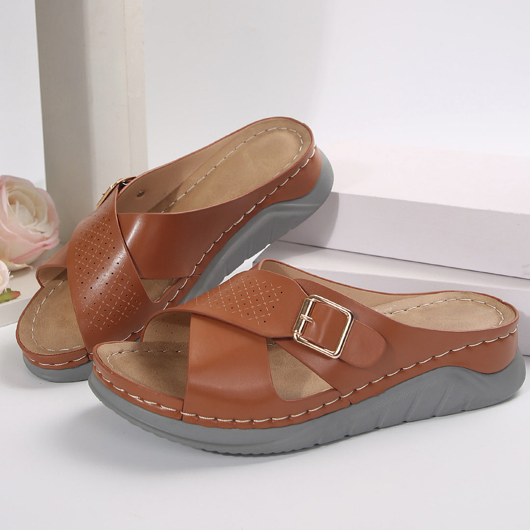Damen bequeme Clogs mit modischer Schnallenapplikation und rutschfester Sohle R&B