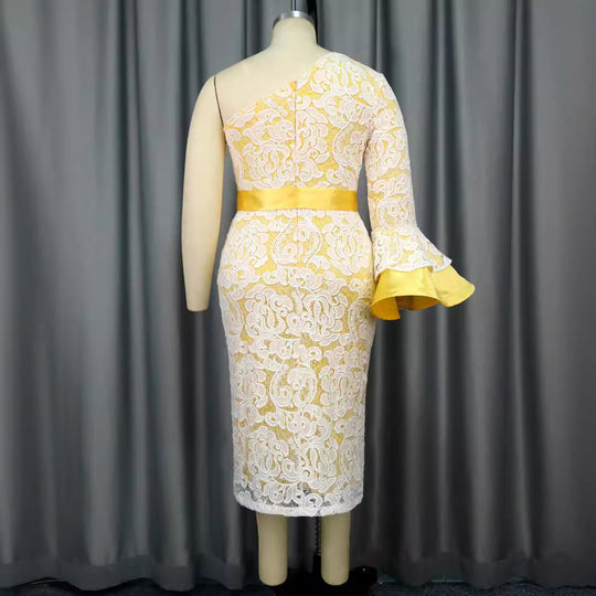 Damen Spitzenkleid mit asymmetrischem Schnitt und eleganten Volantärmeln R&B