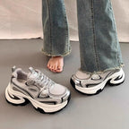 Damen High-Performance Sneakers mit dicker Sohle und reflektierenden Details