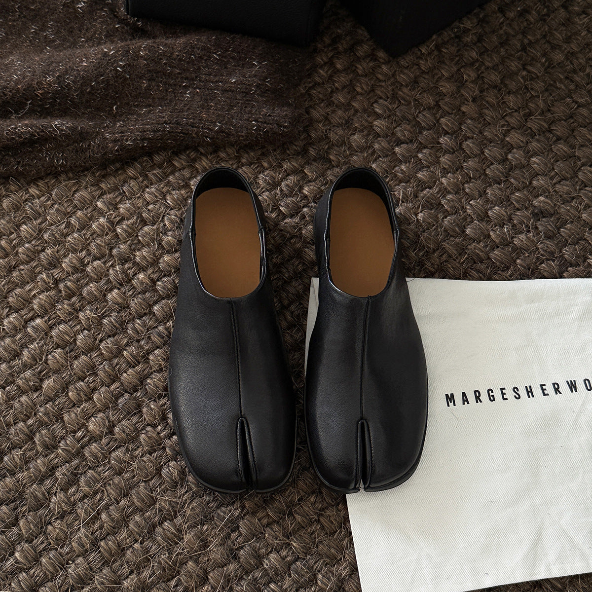 Damen Elegante und bequeme Slippers aus hochwertigem Leder mit offenem Fersenbereich R&B
