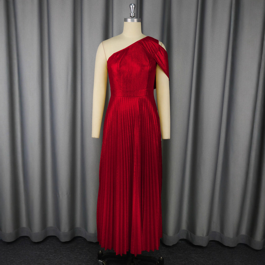 Damen Elegantes Maxi-Kleid mit asymmetrischem Schulterdesign und schimmerndem Plisseestoff R&B