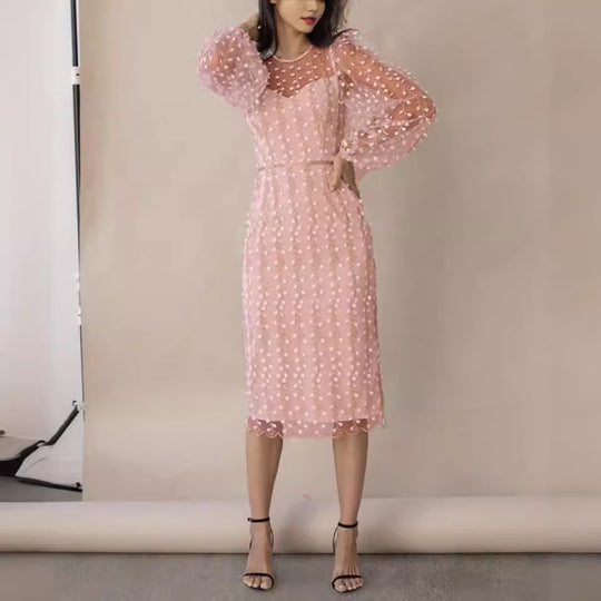 Damen Kleid mit transparenten Puffärmeln und floralem Stickdesign R&B