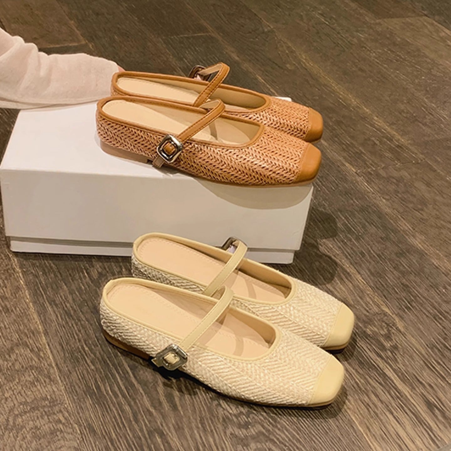 Damen Elegante Ballerinas mit modischem Riemchen und feiner Struktur R&B