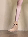 Damen Wedge-Stiefel mit modischem Schnürdesign und elegantem Faltenkragen