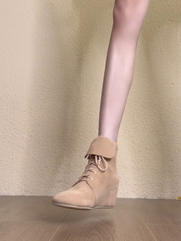 Damen Wedge-Stiefel mit modischem Schnürdesign und elegantem Faltenkragen