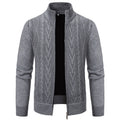 Herren Strickjacke mit modernem Zopfmuster und hohem Stehkragen R&B