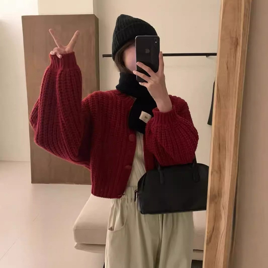 Damen Grobstrickjacke mit voluminösen Ärmeln und Knopfdetails R&B
