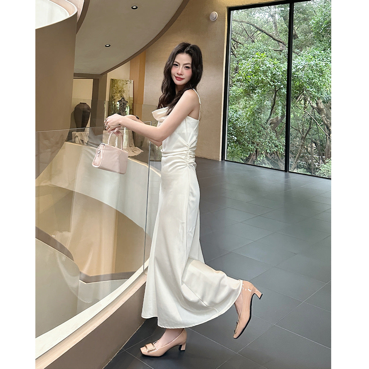Damen elegante Pumps mit quadratischer Kappe und dekorativem Schnallenakzent