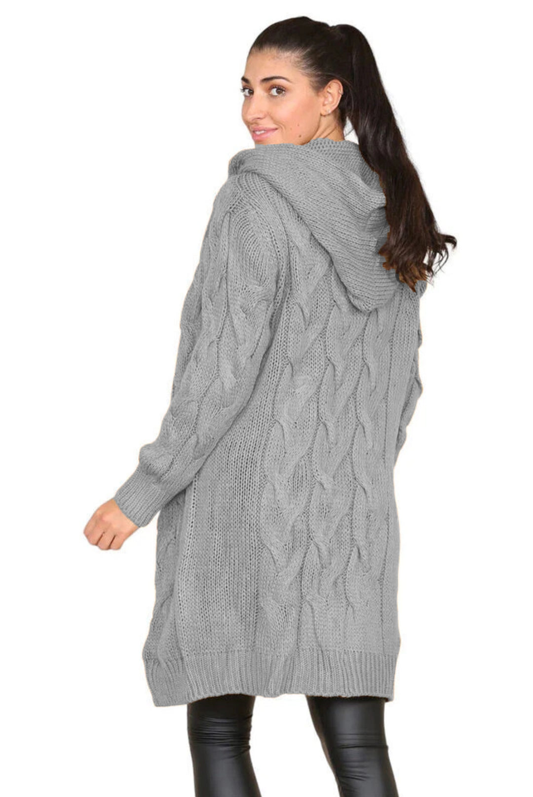 Damen Strickjacke mit oversized Schnitt und kunstvollem Kabelmuster R&B